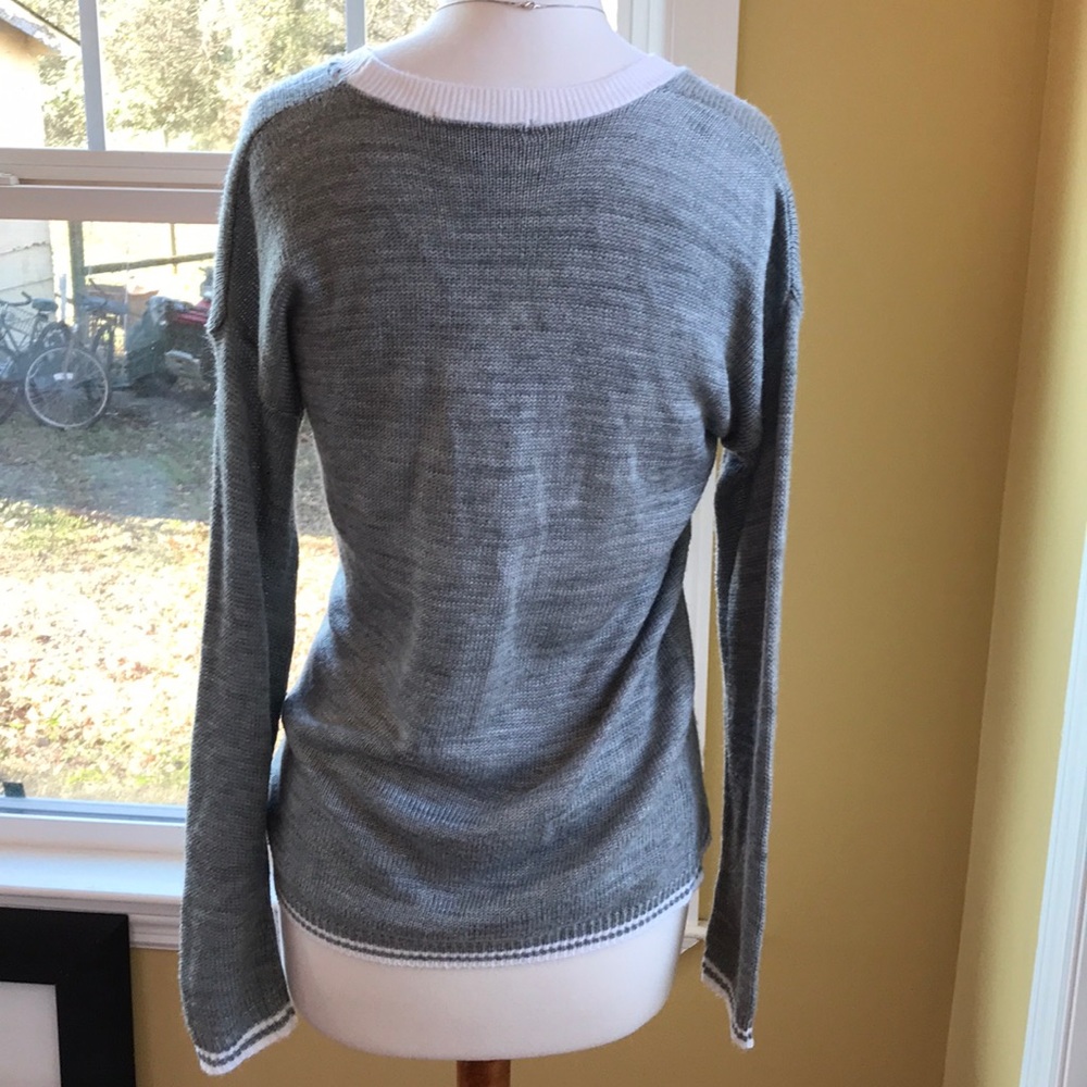 LOVE Sweater - Picture 2 of 3